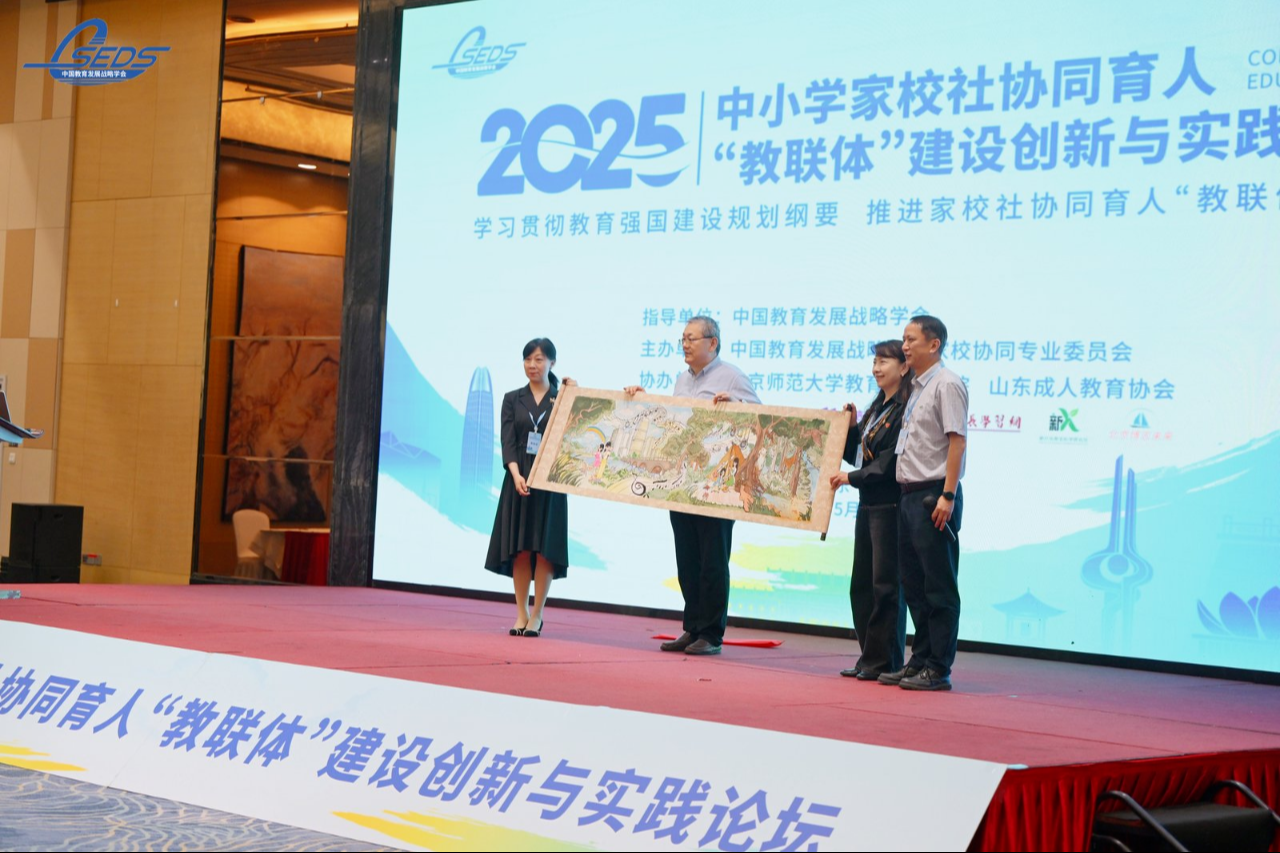 以画传情共促家校社协同育人——北京丰台区东南和学区向家校协同专委会赠送学生画作